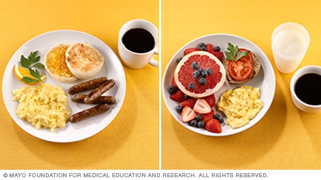 الإفطار المكون من البيض والسجق مقابل الإفطار الصحي المكون من البيض والفاكهة