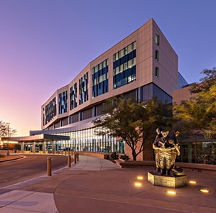 Edificio de Mayo Clinic en el campus de Phoenix, 2022